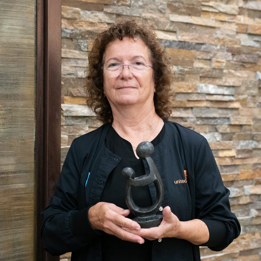 Brigitte-Arnold-with-Daisy Award