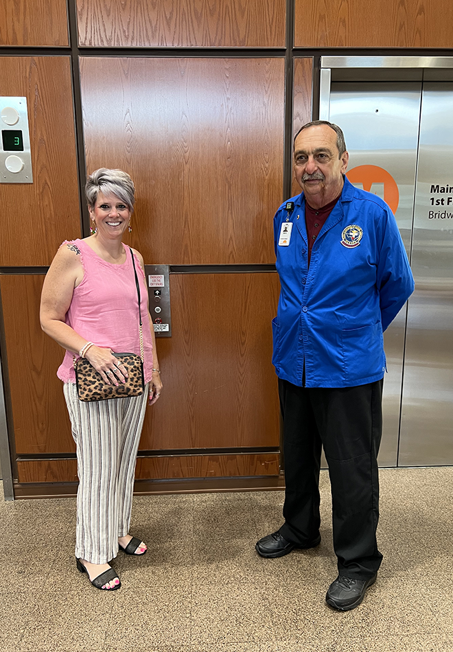 Volunteer-helping-with-elevators