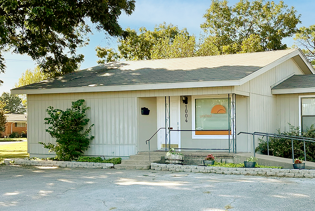 physician group bowie parking lot view